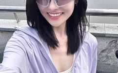 阿离掀开自己副乳的图片